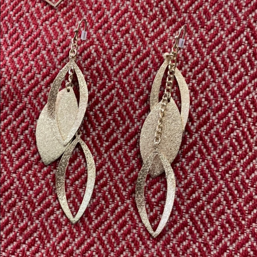 Beautiful earrings - Picture 7 of 9